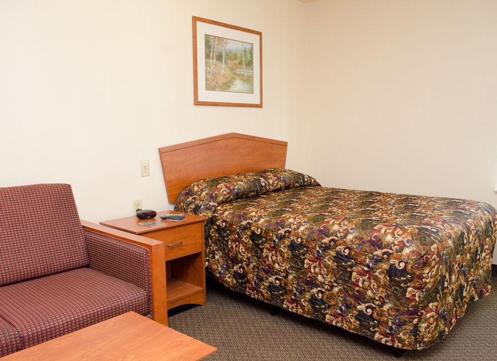 Woodspring Suites Louisville Southeast 포리스트힐스 객실 사진